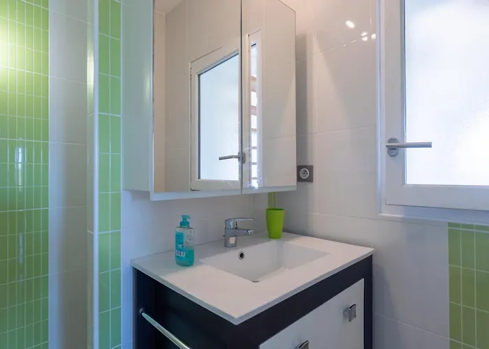 アパート A Nouste